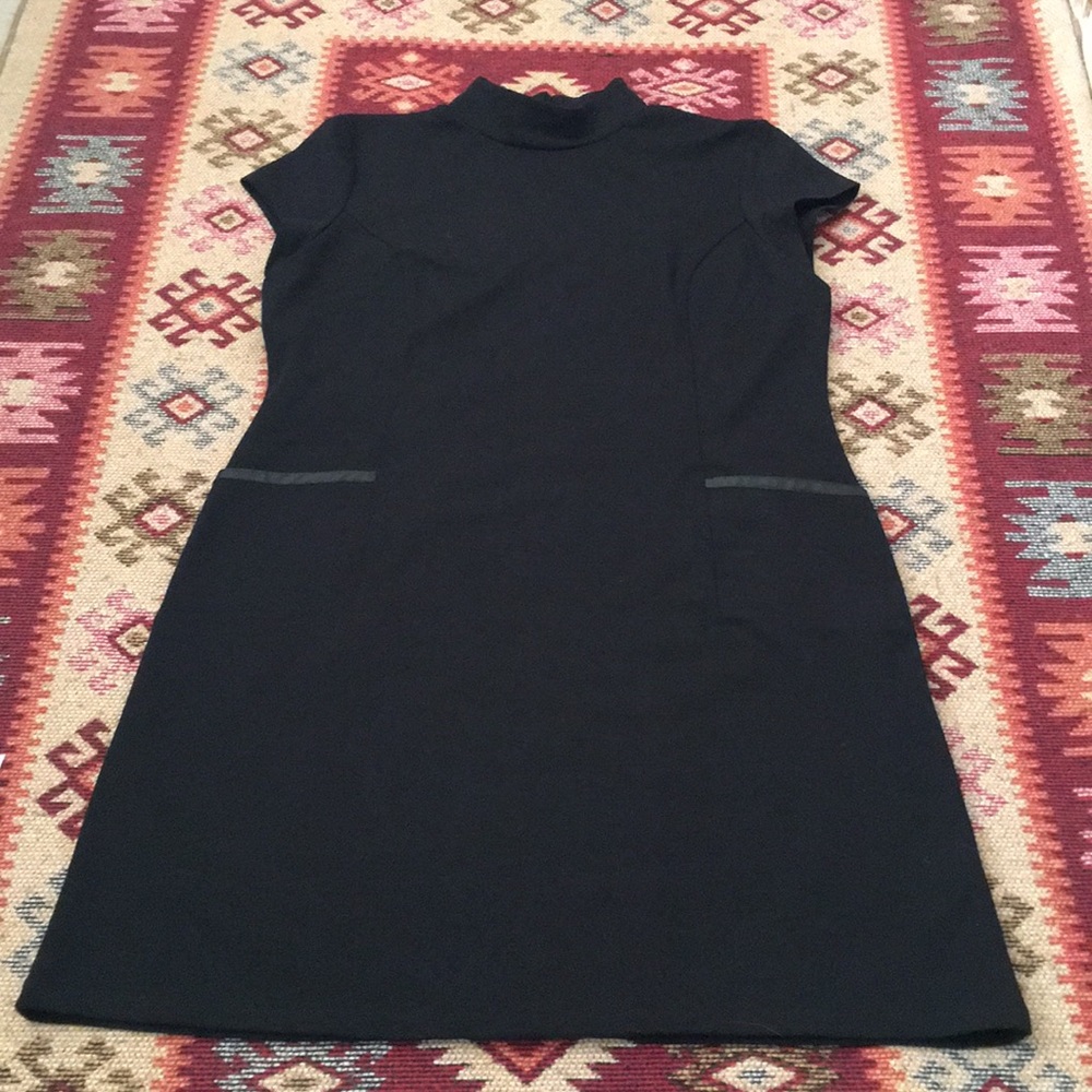 Liz Claiborne Mock-neck LBD mini-dress w/ POCKETS!